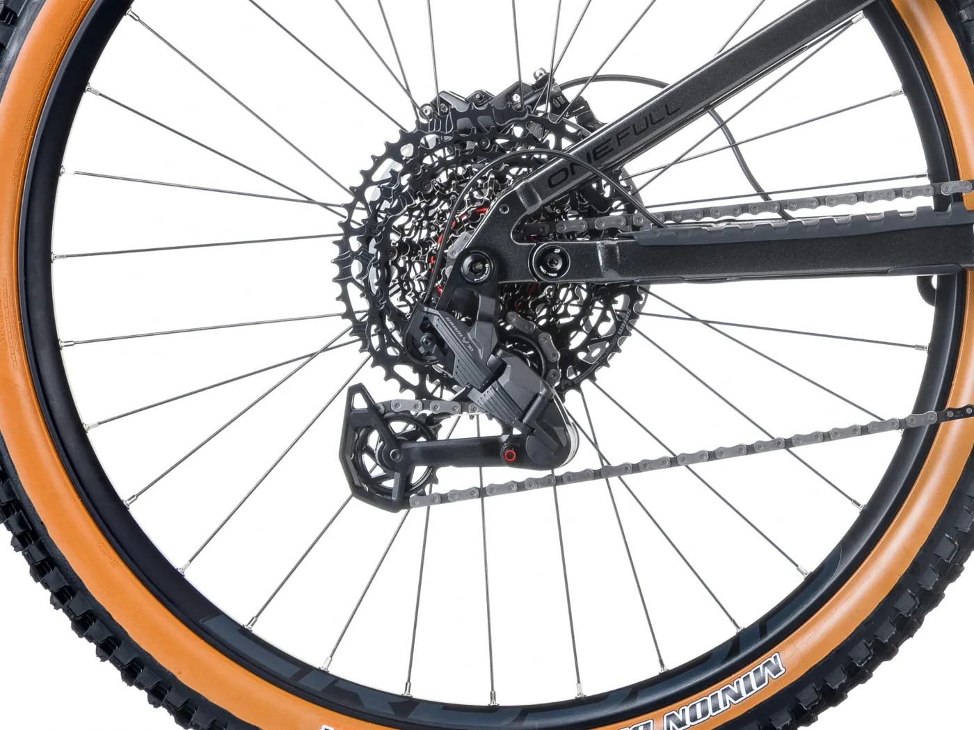 Crussis ONE-Full AX 10.12-M2S 800 Wh 2027 — fotka 5